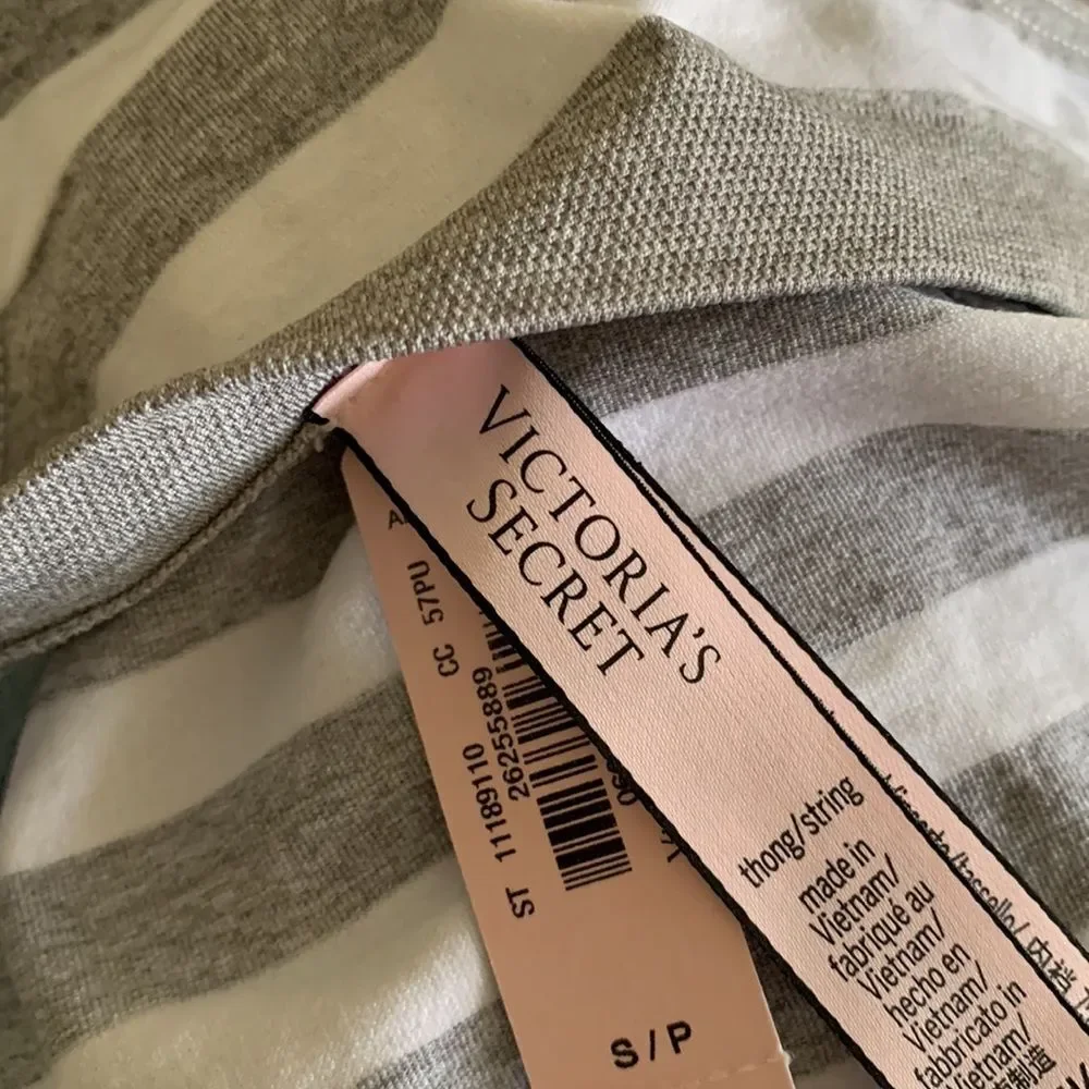 Victoria’s Secrets Thongs SIZE S/P